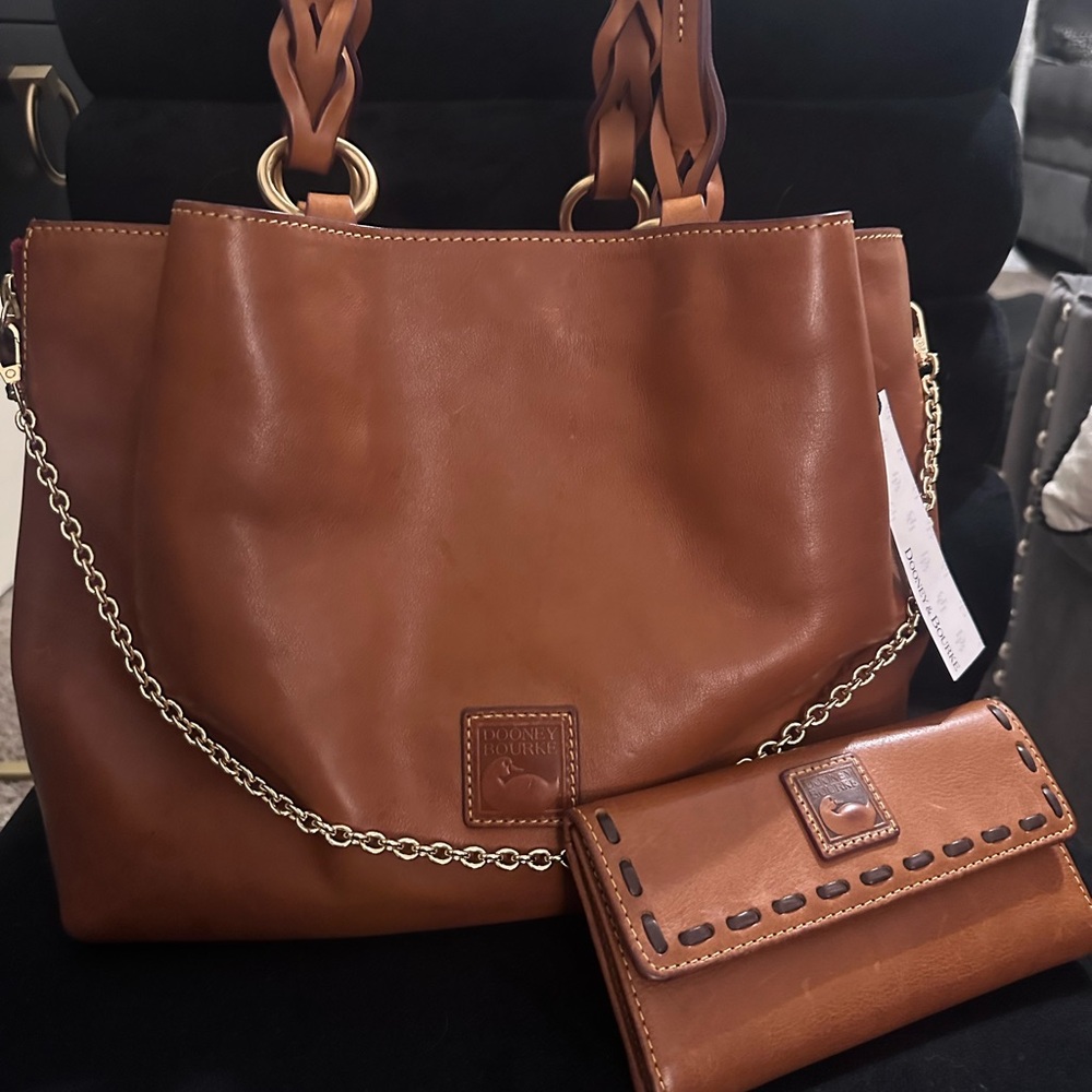 *SOLD* Dooney & Bourke Tan Florentine Leather Bag & Matching Wallet, Dust Bag - Picture 4 of 13